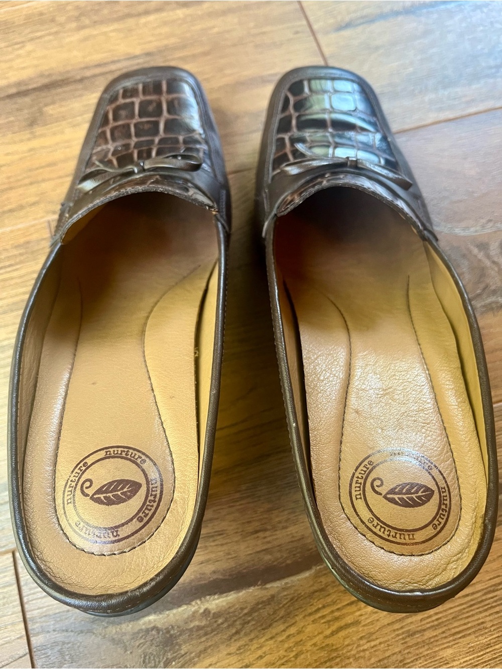 Stylish Brown Leather Heels - Picture 3 of 6